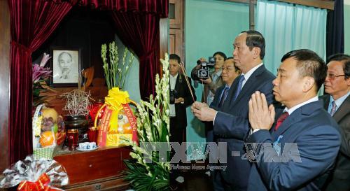 Chủ tịch nước Trần Đại Quang dâng hương tưởng nhớ Bác Hồ ảnh 1